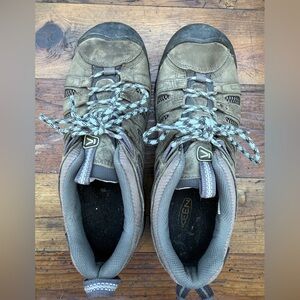 Keen Voyageur Hiking Shoe!  Size 9 women’s Worn
